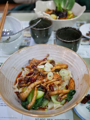 Yummy noodles with mushrooms & bok choy   at Mananim Recipe in Seoul
