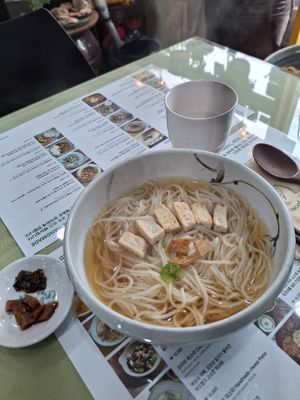 Hot noodles at Mananim Recipe in Seoul