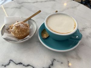 Tortino al cocco con cappuccino di avena  at Red Velvet in Padua