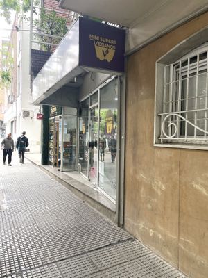 Afuera  at Mini Supers Veganos - Palmero in Buenos Aires