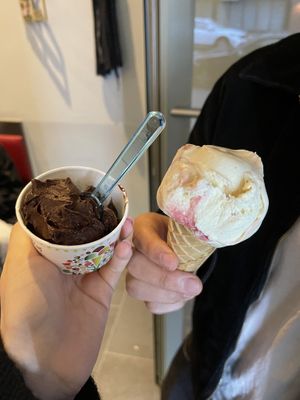 dark chocolate & pomegranate-vanilla  at Eiscafé La Via in Muenster