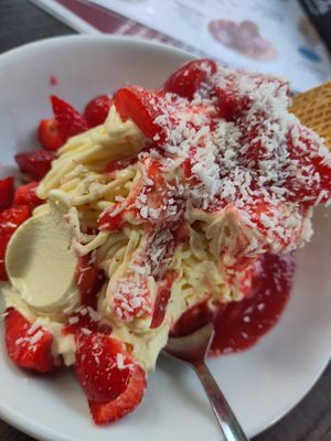 Veganes Spaghetti Eis at Eiscafé La Via in Muenster