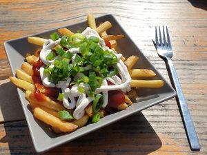 Curry Pommes Bowl with Creme Vega at H7 in Luebeck