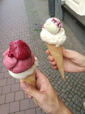 Johannisbeere/Himbeere/Mandel-Marzipan & Mandel-Marzipan at Luicella's - Hüxstraße in Luebeck