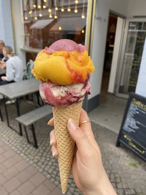 Kiba, Mango-maracuja-Himbeersauce, avocado-Limetten-heidelbeersauce  at Luicella's - Hüxstraße in Luebeck