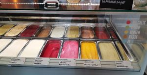 Mit grüne Punkt ist vegan at Luicella's - Hüxstraße in Luebeck