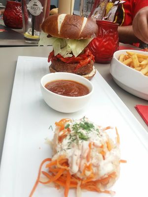 Vegan burger with complementary cole slaw at The Huggy's Bar - Bruxelles 2 in Brussels