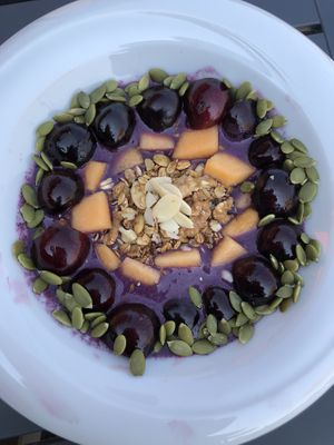 Smoothie bowl at Bistro Pointe Taylor in New Richmond