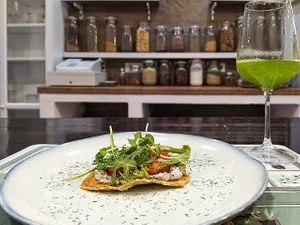Carrot cracker with cream "cheese", cherry tomatoes and rocket with parsely lemonade at 3 4 4 in Alicante