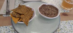 Paté de reishi y crackers at 3 4 4 in Alicante