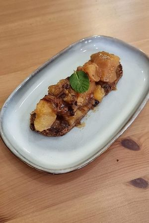 Seed toast and apple compote at 3 4 4 in Alicante