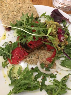 Hamburguesa con ensalada  at 3 4 4 in Alicante