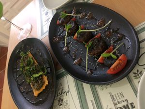 Algae tartare with nori toast and portobello mushrooms with black garlic and almond pesto at 3 4 4 in Alicante