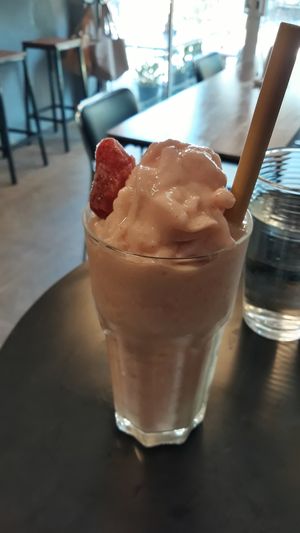 Strawberry smoothie at 29 Coffties in Chiang Mai