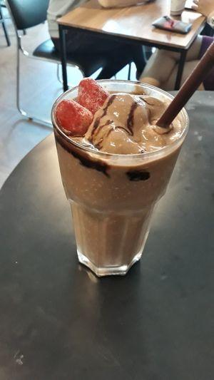 Banana oat cocoa PB smoothie at 29 Coffties in Chiang Mai