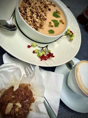 Vegan Carrot cake and coconut cappuccino& smoothie bowl  at Cafe Zen in Negombo