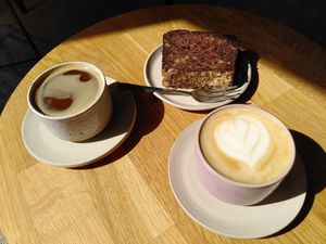 Bananenbrot, Cappuccino und Americano at Timm's Café in Darmstadt