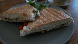 Sandwich mit Gemüse und Pesto at Timm's Café in Darmstadt