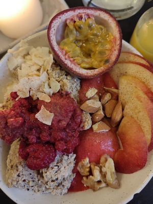 Smoothie bowl at Café Holmgången in Malmo