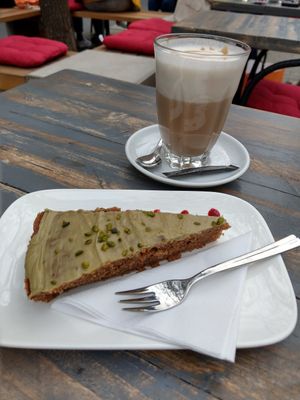 Soy Latte Macchiato and Pistachio Cake (vegan) at Menami in Bochum