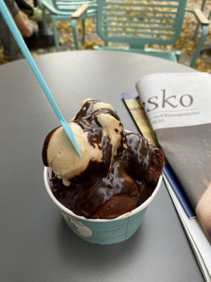 Ice cream: peanut butter, Willy Wonka chocolate bomb and spekulatius cookies and hot chocolate sauce  at Katchi Ice Cream - Savignyplatz in Berlin