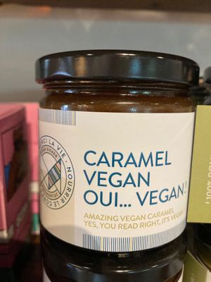 They sell this vegan caramel! I haven’t tried it but the ingredients seem promising at White et Cie in Saint-sauveur