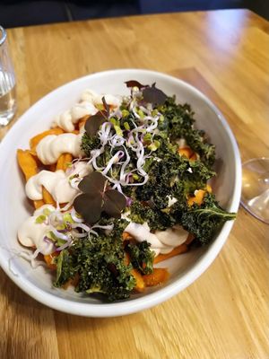 Sweet potato fries with miso mayo, sprouts & crispy kale at Tru Kitchen in Tallinn