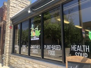 Front Entrance at Cien 100% Naturalisimo in Berwyn