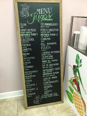 Smoothies & juices at Cien 100% Naturalisimo in Berwyn