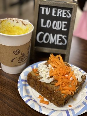 El mejor pastel de zanahoria 🥕  at Cien 100% Naturalisimo in Berwyn
