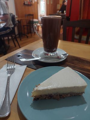 Hot choc and cheesecake. #Veganuary at Magnolia Cafe Y Pasteleria in Castro