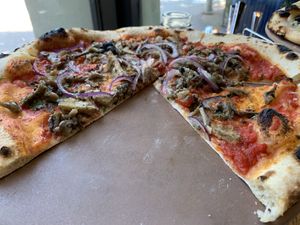 Think it was margarita with no cheese add mushroom and onions.  at PizZando in Healdsburg