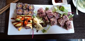 Avo Maria tiger rolls (left bottom), cucumber carrot cabbage maki (left top) and shiitake IO (right) at Tiger Club Vegan Sushi in Berlin