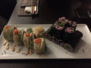 Maki mit Algenkaviar und Ruccola, Inside Out mit Gurke umwickelt at Tiger Club Vegan Sushi in Berlin