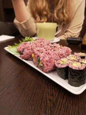 Maxi with avo & seitan, two flavors inside outs: the one with chili mayo and the other one with vegan cream cheese at Tiger Club Vegan Sushi in Berlin