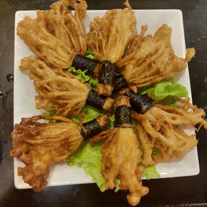 Enochi mushroom 👌🏻 at Sen Vegan House in Ho Chi Minh City