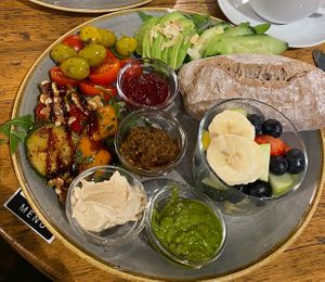 Veganes Frühstück von der Speisekarte   at Miros Cafe in Berlin