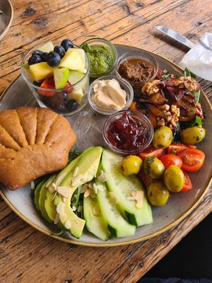 Veganes Frühstück at Miros Cafe in Berlin