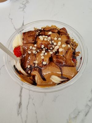Snickers protein bowl at Wild Bowls in Zurich