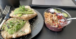 Avocado toast and berry nice bowl at Wild Bowls in Zurich