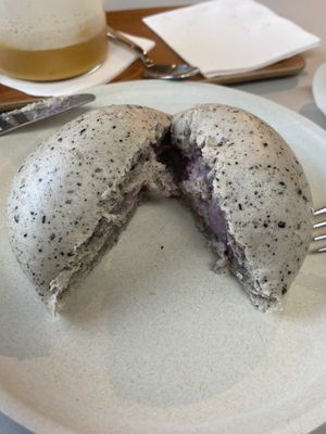 Taro bao: doesn’t have a lot of taste at Tea Stories in Eindhoven