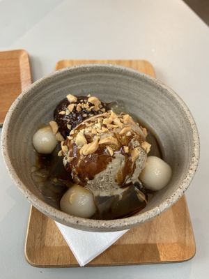 Hojicha anmitsu: quite nice, but the hojicha ice-cream didn’t taste as smoky as I expected and the jelly was very soft. However, the mochi was fantastic!  at Tea Stories in Eindhoven