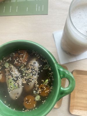 Wonton soupp  at Tea Stories in Eindhoven