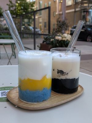 Mango sticky rice / black sesame latte at Tea Stories in Eindhoven