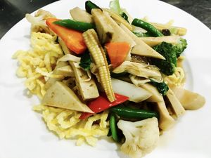 Sauteed Crispy Noodle at Huong Sen Trang in Phan Thiet