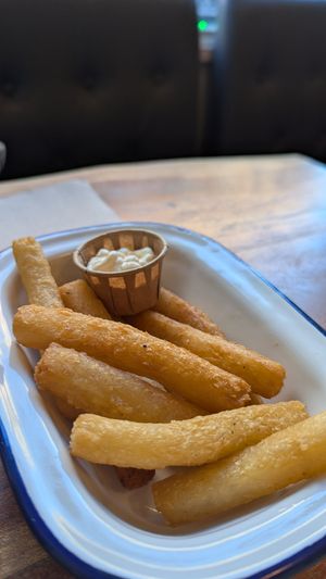 Manioc fries with vegan garlic mayo at Venezolatino in Strasbourg