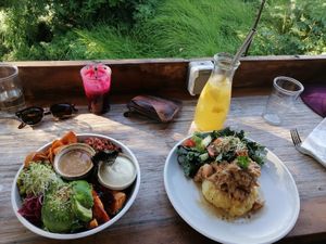 Sushi bowl and Jackpot at Eat.Co in Ubud