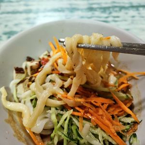 Spicy sesame noodles at Lái Xīn SùShí 來欣素食手工水餃 in Taipei