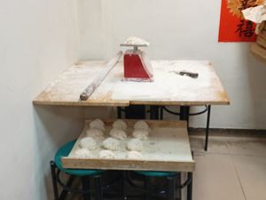 Fresh noodles at Lái Xīn SùShí 來欣素食手工水餃 in Taipei