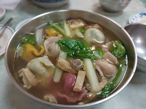 Assorted dumpling soup at Lái Xīn SùShí 來欣素食手工水餃 in Taipei